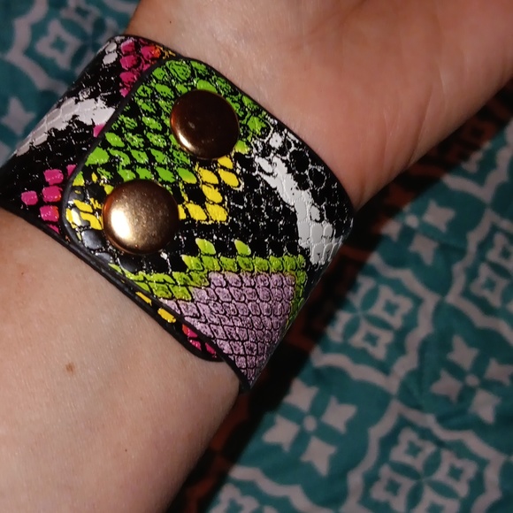 NWT Colorful Snakeskin Faux Leather Cuff Bracelet – Gold Solstice Sun Rhinestone - Picture 10 of 12